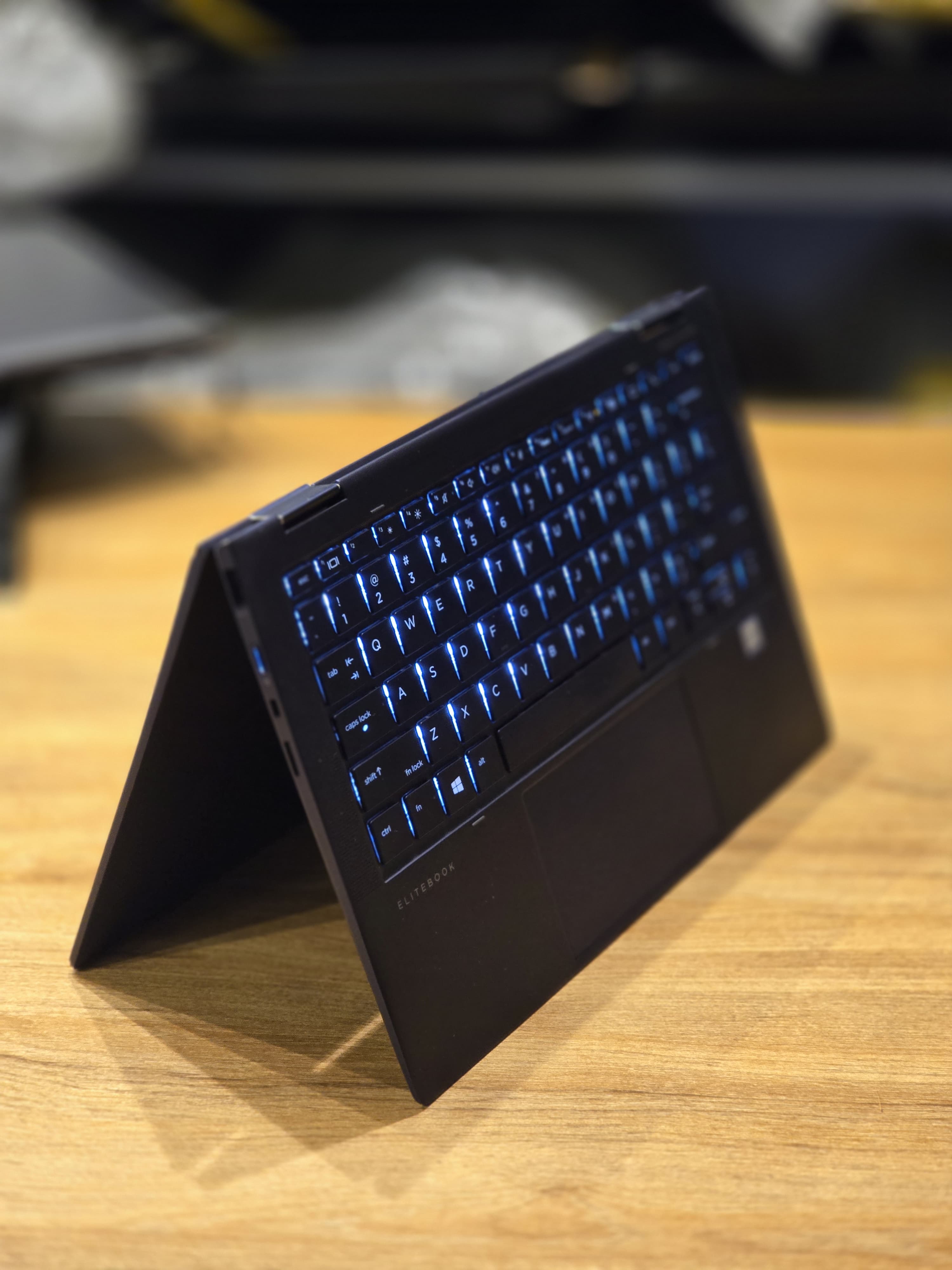 Hp dragonfly g2 image 2