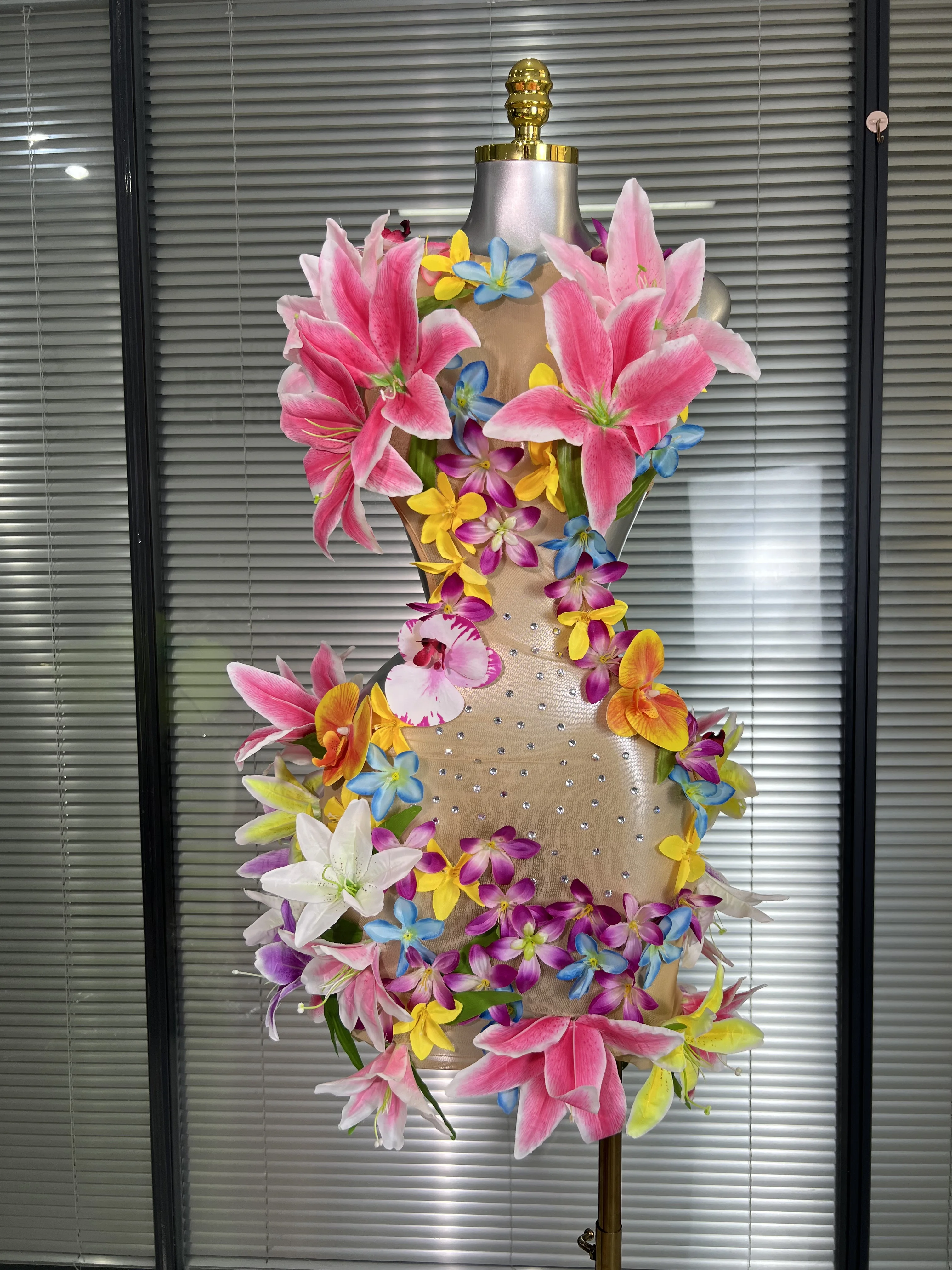 Women Sexy O Neck Mesh Crystal Diamonds Flower Performance Costume Stage Dancer Mini Stretchy Night Club Party Dress image 1